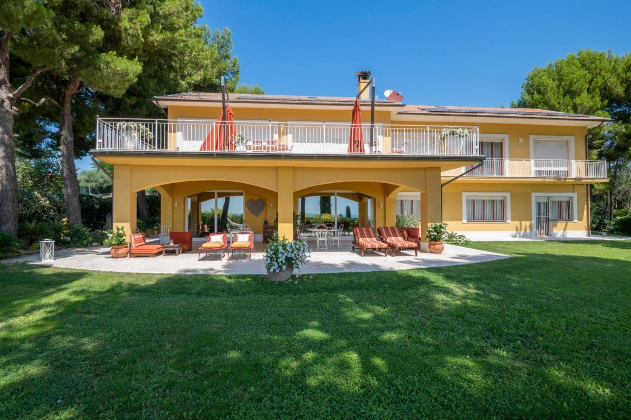 Tra Gli Alberi E Il Mare Bed and Breakfast Sirolo Eksteriør billede