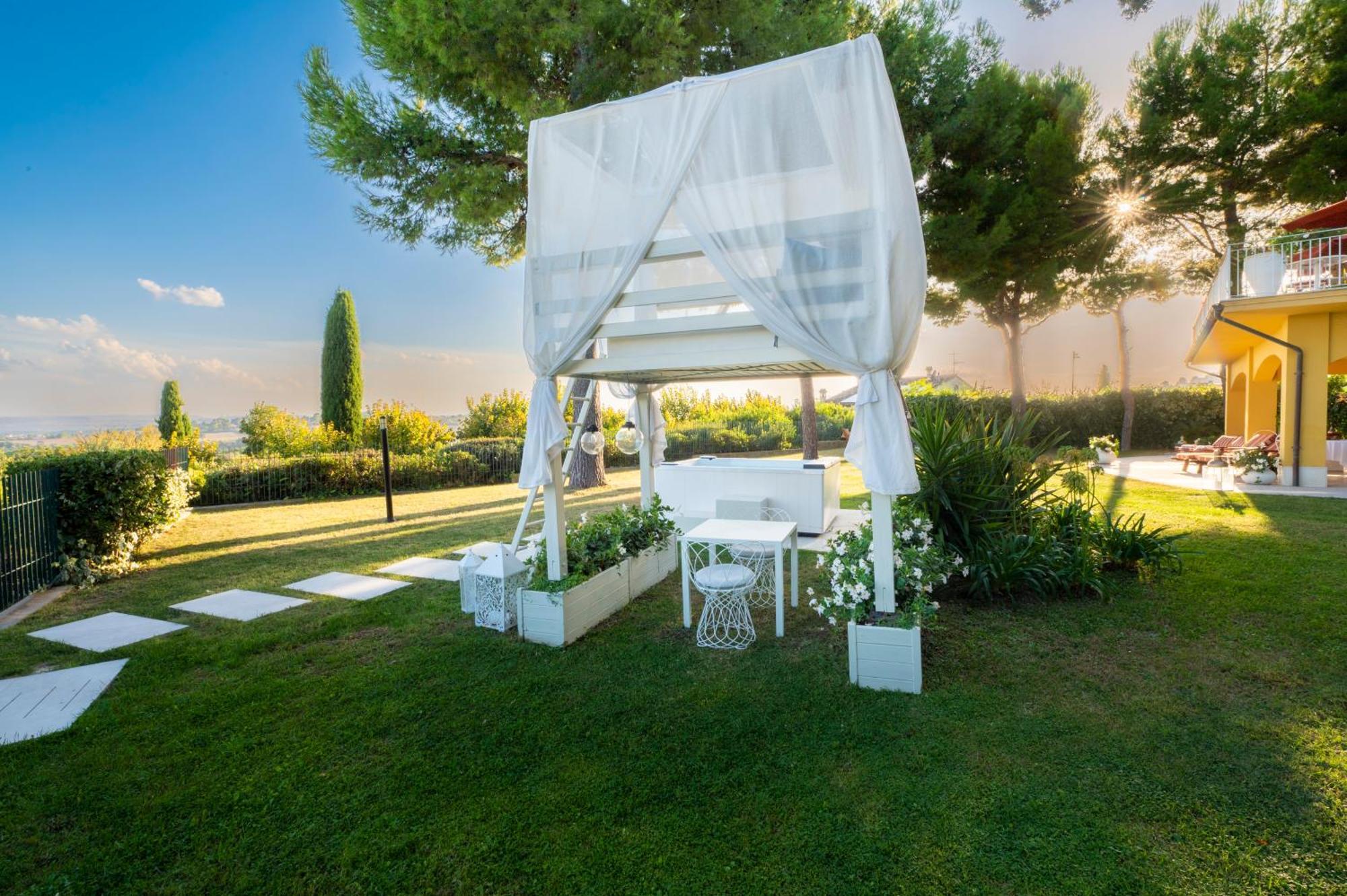 Tra Gli Alberi E Il Mare Bed and Breakfast Sirolo Eksteriør billede