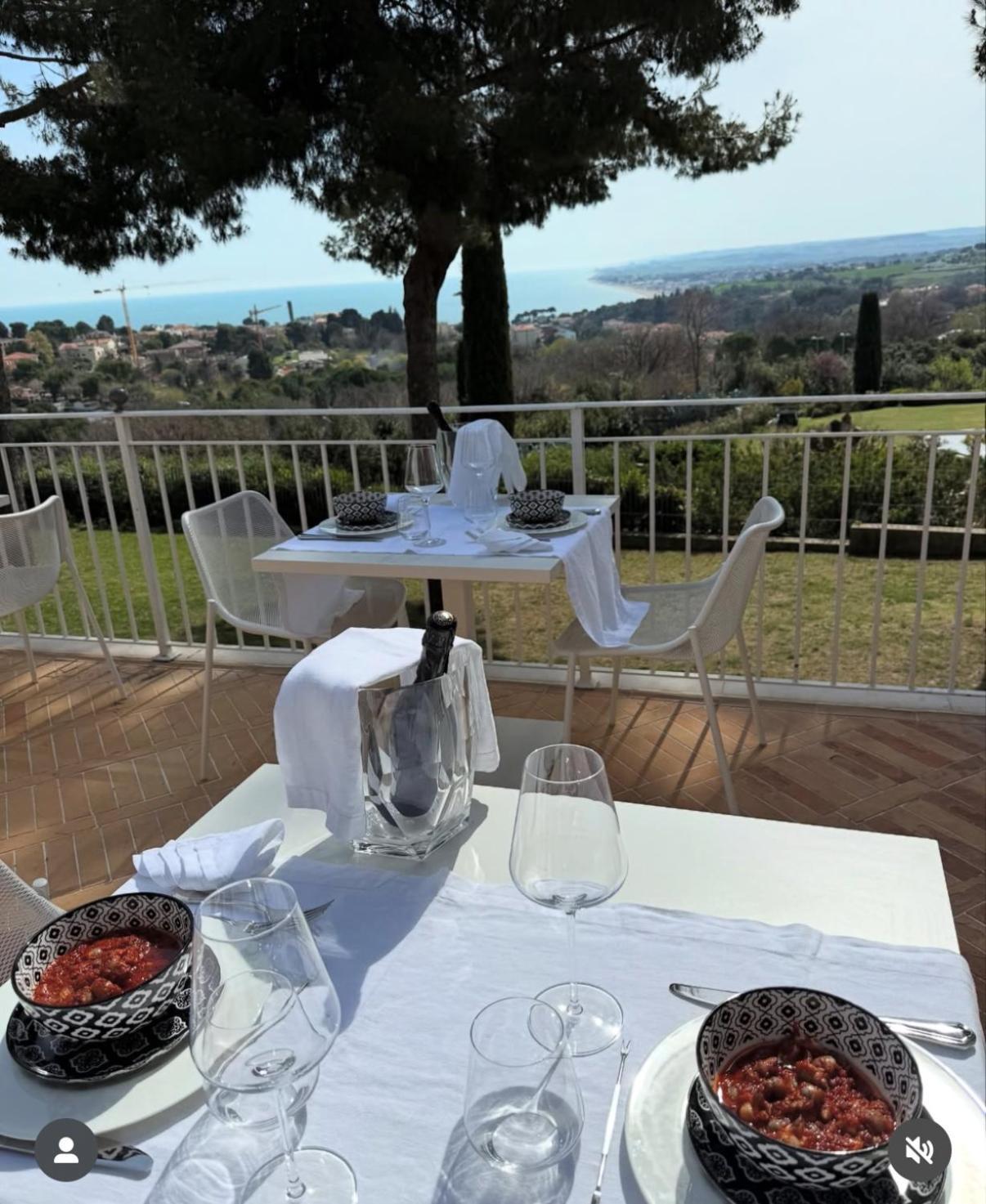 Tra Gli Alberi E Il Mare Bed and Breakfast Sirolo Eksteriør billede