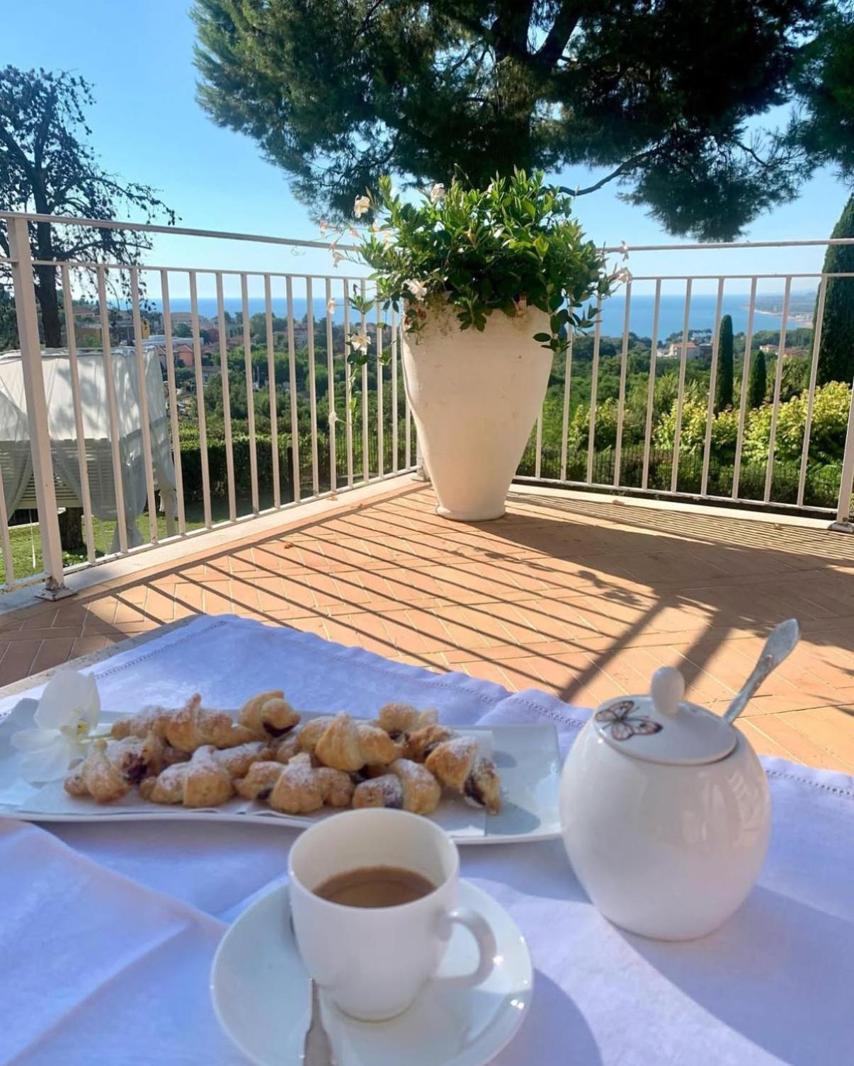 Tra Gli Alberi E Il Mare Bed and Breakfast Sirolo Eksteriør billede