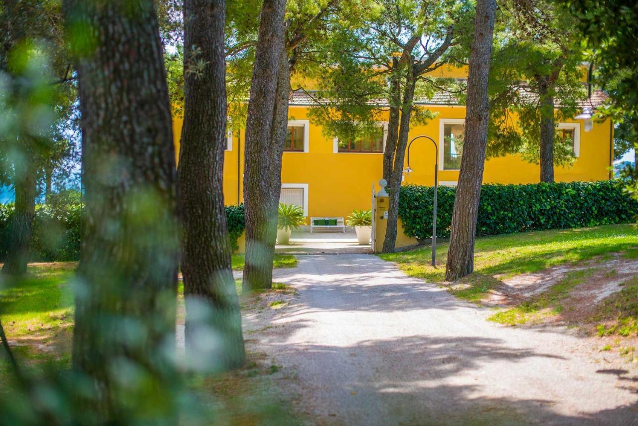 Tra Gli Alberi E Il Mare Bed and Breakfast Sirolo Eksteriør billede
